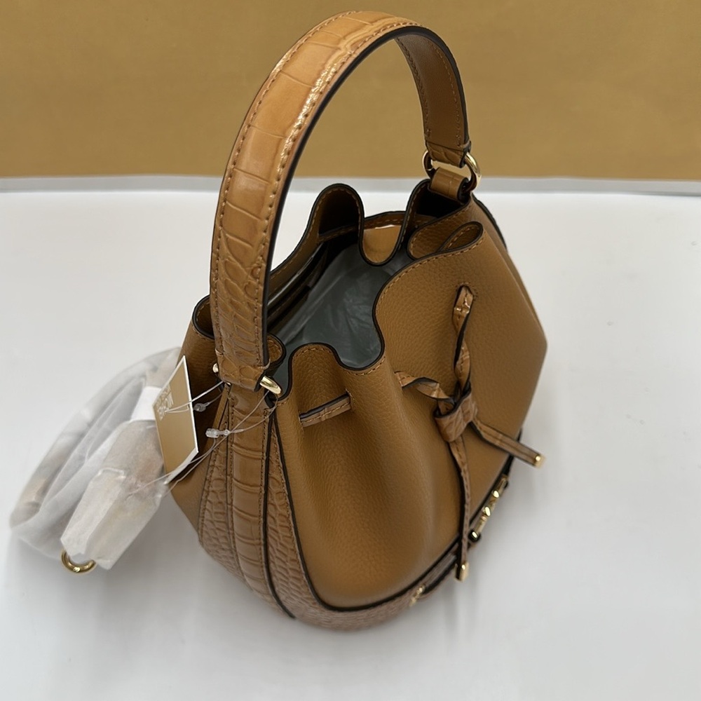 MICHAEL KORS
Reed Medium Pebbled Leather Belted Bucket Messenger SatchelCrossbo - Picture 9 of 16